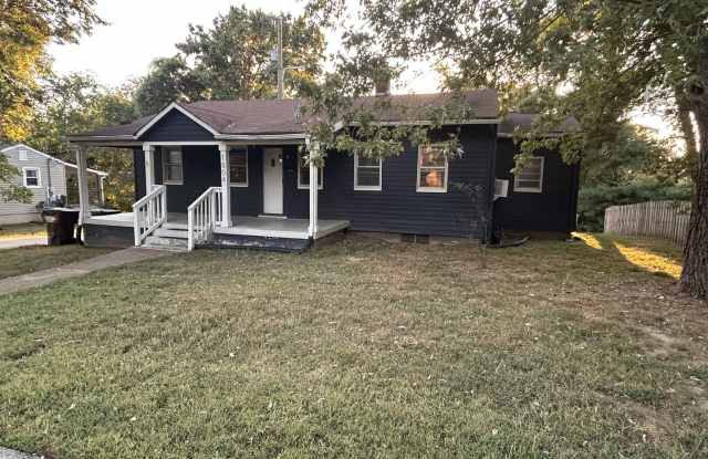 Bright, Charming 3BR Home | Old Hickory Gallery 4