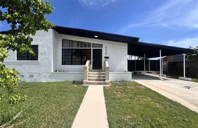 8430 SW 32nd St photos photos
