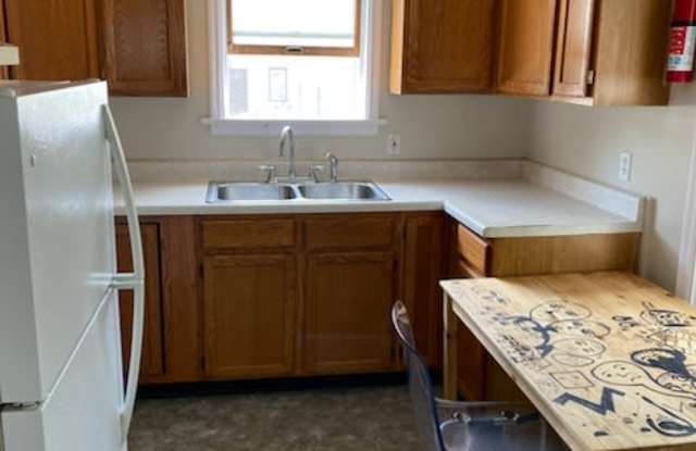 654 Main St - 2 photos photos