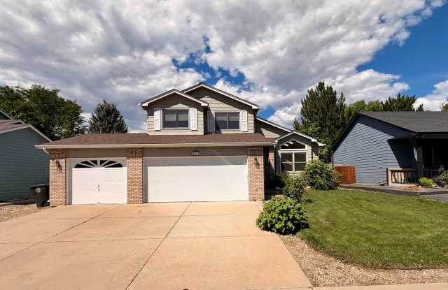 Spacious 3-Bedroom Home with 3-Car Garage & Fenced Yard photos photos