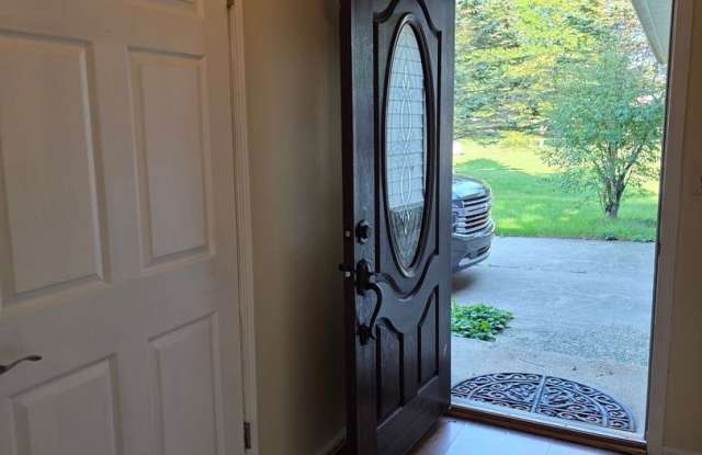 Spacious 3BR House in Belding Gallery 4