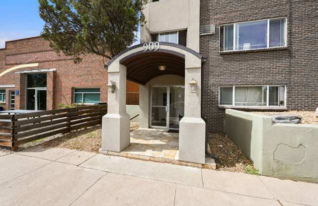 Charming 2-bedroom, 1 bath Apartment in Wash Park Gallery 1