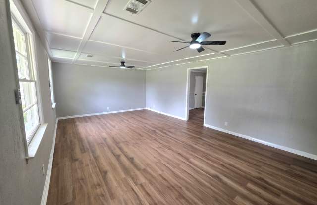 979 Newton Street Gallery 3