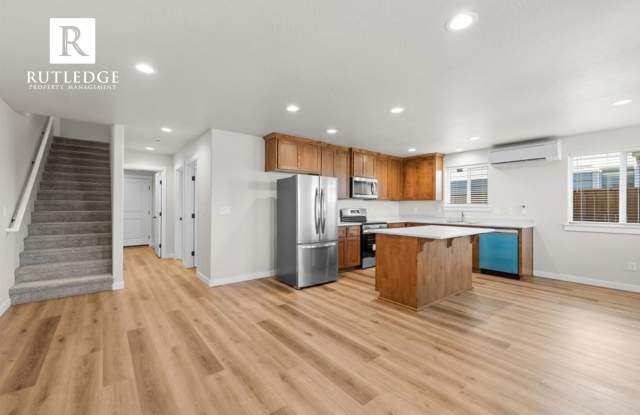 Brand New Willow Bend Estates in Snyder Creek - Central Point Gallery 4