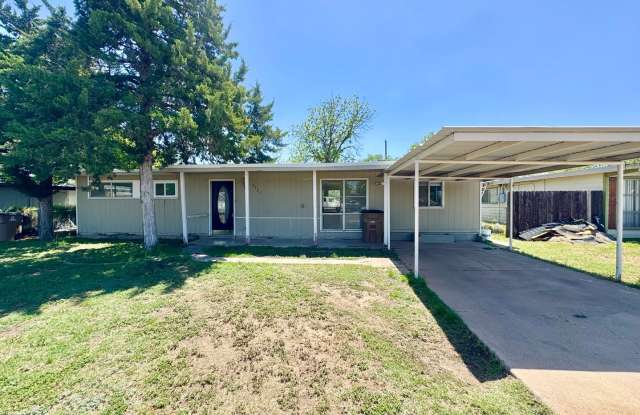 Now Available! Cozy 4 Bedroom Home w/ Spacious Backyard! - 2327 Wilson Street, San Angelo, TX 76901 Now Available! Cozy 4 Bedroom Home w/ Spacious Backyard! - 2327 Wilson Street, San Angelo, TX 76901