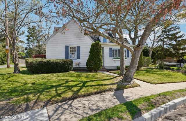 1850 Fernwood Road Gallery 2