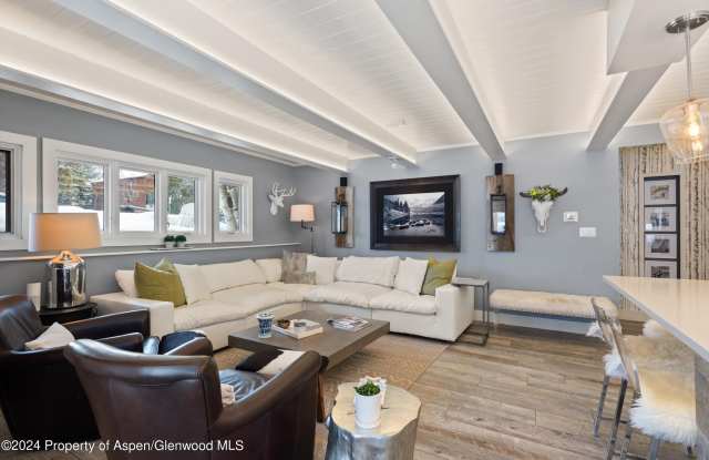 825 E Hopkins Avenue Gallery 2