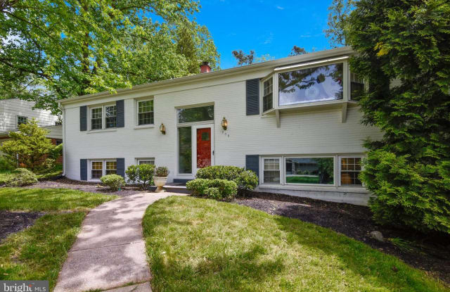509 CREEK CROSSING RD NE - 509 Creek Crossing Road Northeast, Vienna, VA 22180