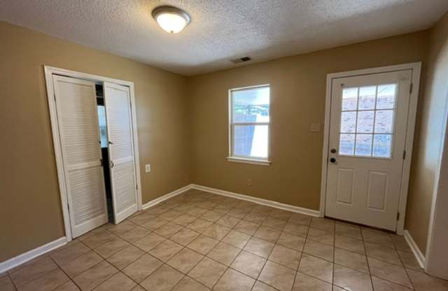 Renovated 4 Bedroom 1.5 Bath home for Rent! Gallery 3