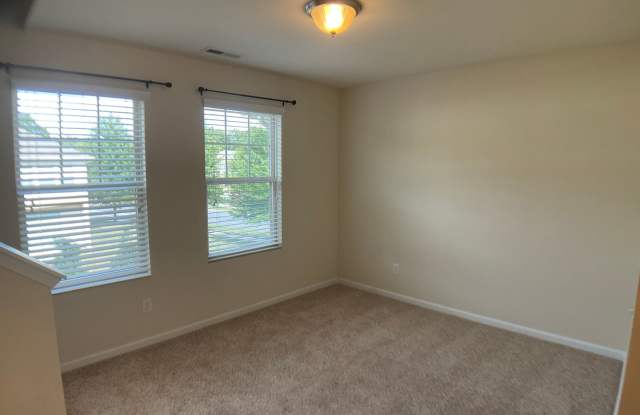 Spacious 2 bed, 2.5 bath with Loft in Thompson Ridge close to Duke! photos photos