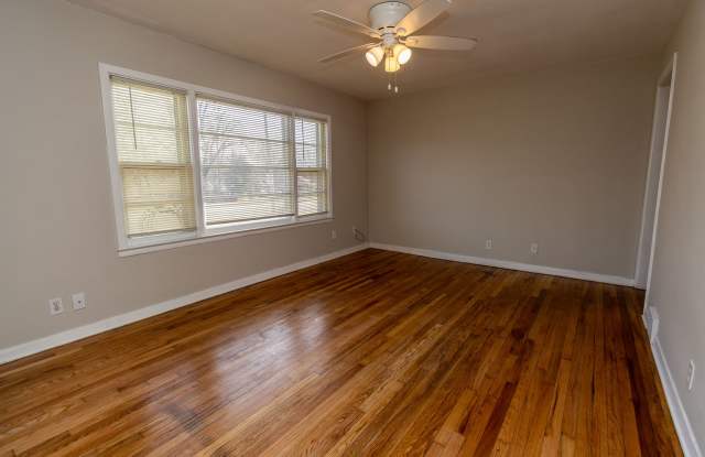 2 bedroom 1 bath home located close to downtown Gallery 3