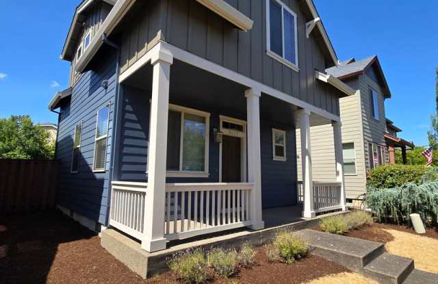 Small Dog Friendly 2 Bedroom 1.5 Bath House in North Albany - 3027 Northwest Flame Tree Lane, Albany, OR 97321