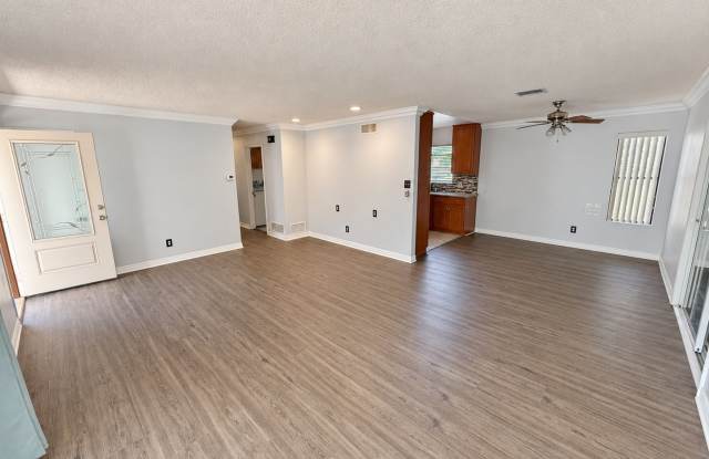 5 Rooms, Great Covered Patio!! Gallery 4