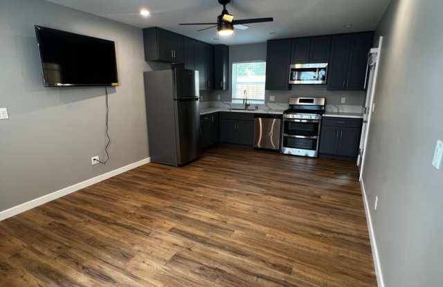 BEDROOM W / 4 BATHROOMS- rent front house to make it 10 bed 7 bath for $11,800.00 photos photos
