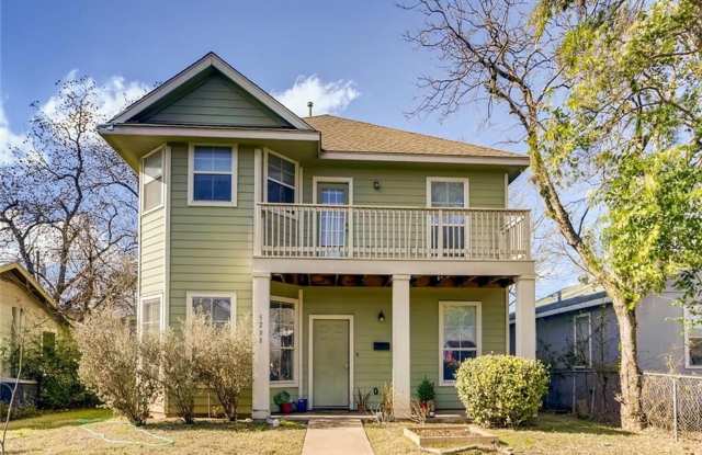 UT PRE-LEASE: 6 BR/4 BA in Hyde Park - 2 Story House, Laundry Room, Backyard - 5208 Martin Avenue, Austin, TX 78751