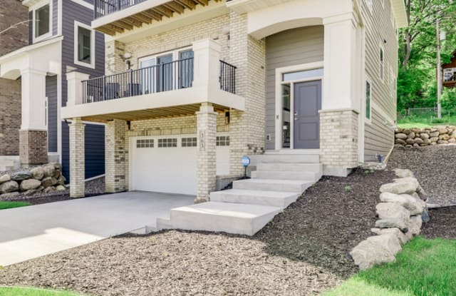 363 Pleasant Ave - 363 Pleasant Avenue, St. Paul, MN 55102