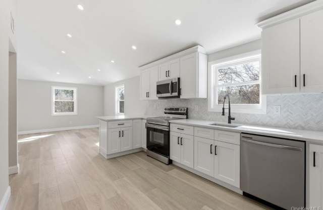 452 Montauk Highway Gallery 2