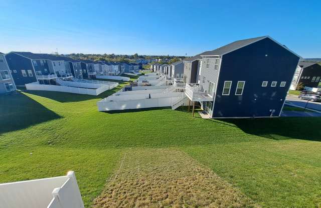 3 Bed / 2-1/2 Bath Single Family Townhome Gallery 4