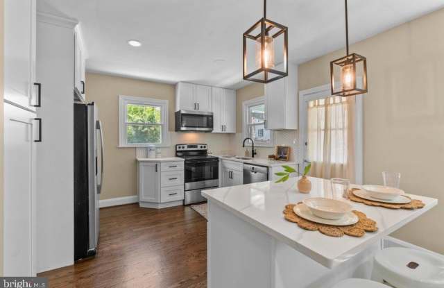 3027 LAVENDER Avenue Gallery 2