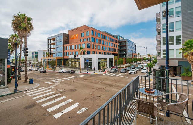 Little Italy Oceanview Corner Suite - 801 West Hawthorn Street, San Diego, CA 92101