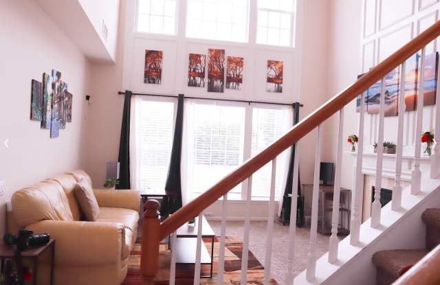 Room in 7 Bedroom Home at Red Birch Dr Gallery 4