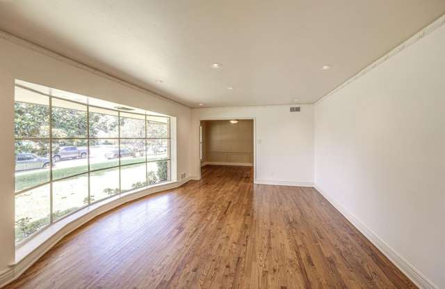 4611 Ellensburg Drive Gallery 4