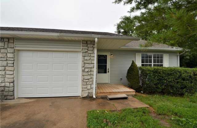 202 NE White Oak Drive - 202 White Oak Dr NE, Gravette, AR 72736