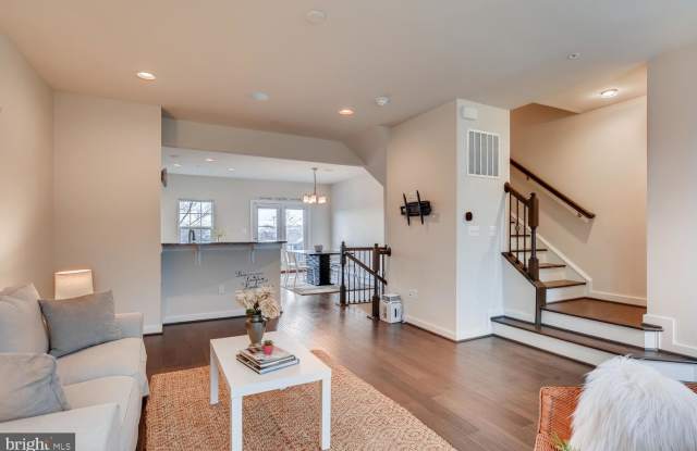 4202 SKYVIEW Gallery 3