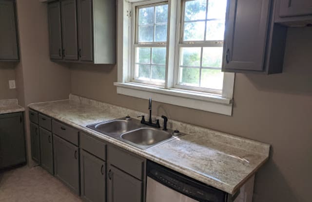 301 Brown Street - 301 Brown Avenue, Collinsville, IL 62234