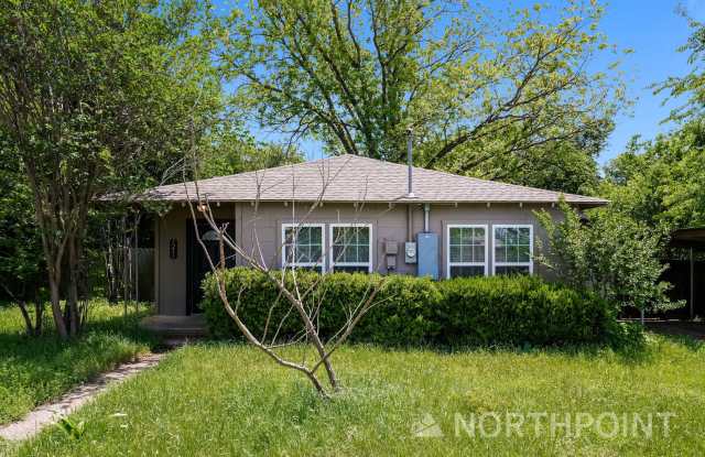 2 BR/1BA | Newly Renovated Single Family Home |  Gated backyard photos photos