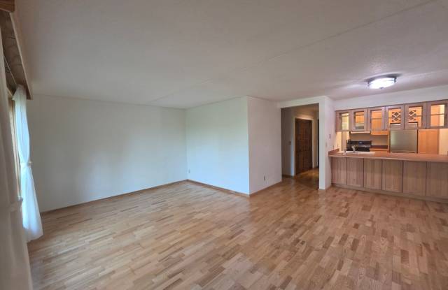 Spacious Top-Floor Studio in Edina - All Utilities Included photos photos