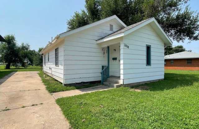 2019 E Eucalyptus - 2019 East Eucalyptus Avenue, Enid, OK 73701