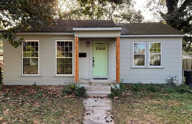 Charming Broadmoor Home - 159 Pennsylvania Avenue, Shreveport, LA 71105