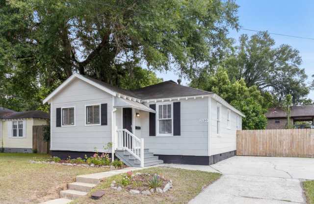Large 3BR/1BA Eastside Savannah Home For Rent photos photos