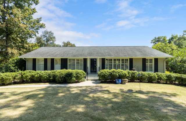Mountain Brook Living: 3BR Main, Hardwoods, 2-Car Garage - 3753 North Woodridge Road, Mountain Brook, AL 35223