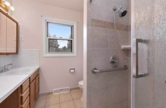 MUST SEE 4 BEDROOM 2 BATHROOM HOUSE NORTH SIDE LOCATION photos photos
