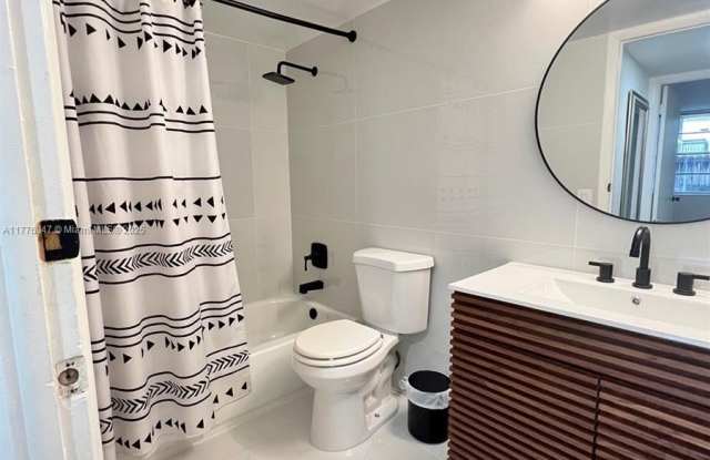 8301 SW 142nd Ave - 8301 Southwest 142nd Avenue, Kendale Lakes, FL 33183
