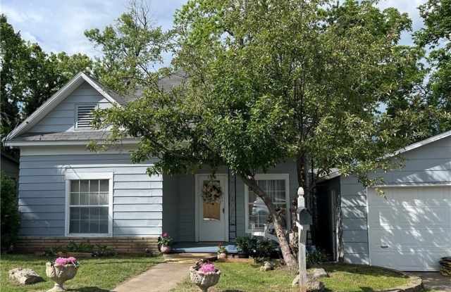 615  E Electric  ST photos photos
