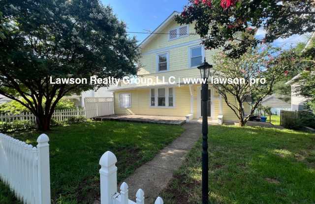 Charming Grandin Court House with Detached Garage and In Law Suite Gallery 3