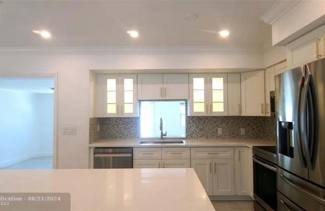 1400 SE 8th Ave - 1400 Southeast 8th Avenue, Deerfield Beach, FL 33441
