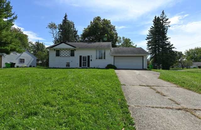Spacious 3-Bedroom Home with Two-Car Garage and Fenced Backyard Gallery 1