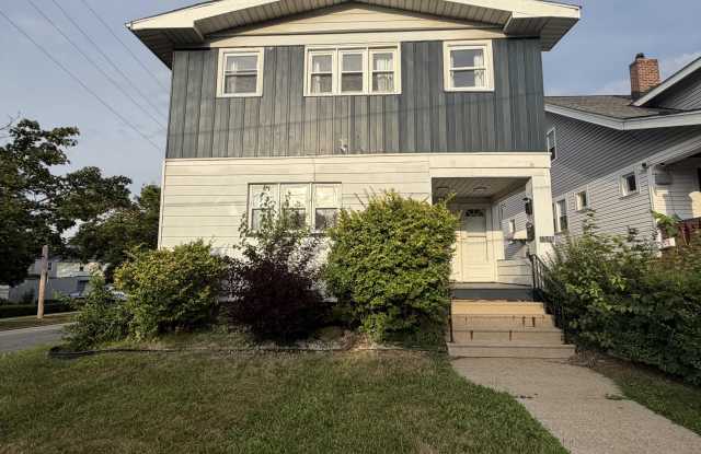 4345 West 48th Street - Upstairs Gallery 1