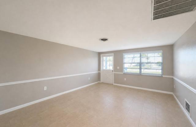 316 Briarwood Road - A Gallery 3