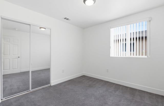 831 E 109th St photos photos