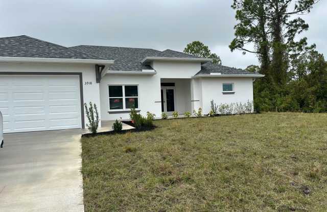 Beautiful 4/2 newer construction- coming soon photos photos