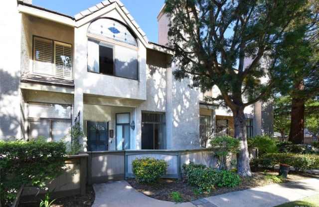 4423 Emerald Street Gallery 4