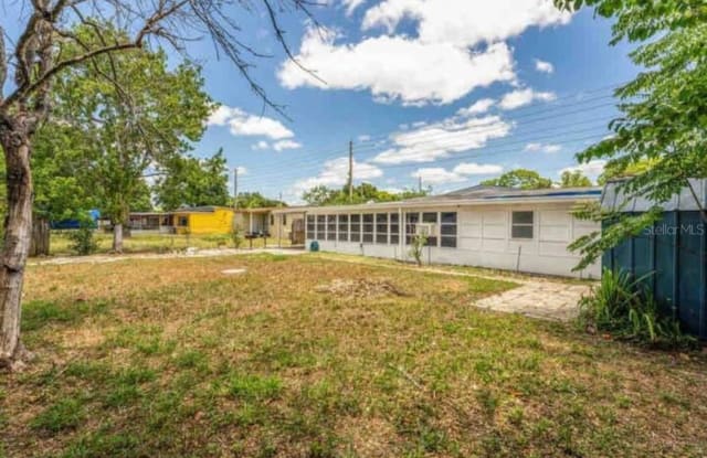 1214 N PINE HILLS ROAD - 1214 North Pine Hills Road, Pine Hills, FL 32808