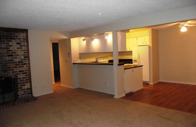 821 Essex Place NE.  #1-B Gallery 3