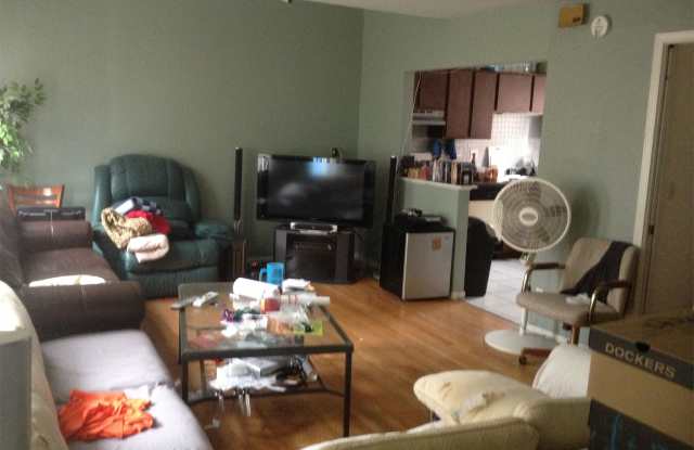 1023 W. Wolfram - R photos photos