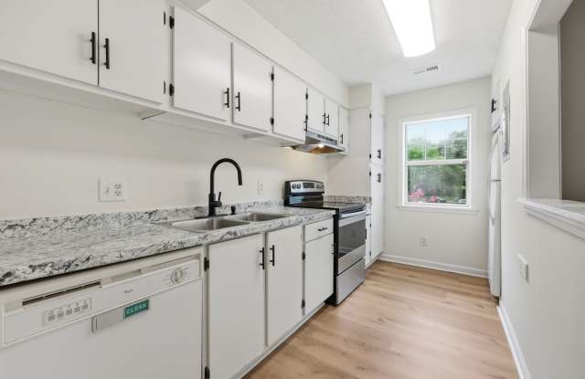 Updated 2BR Townhome in Prime Chapel Hill Location with Pool & Tennis! photos photos Updated 2BR Townhome in Prime Chapel Hill Location with Pool & Tennis! photos photos